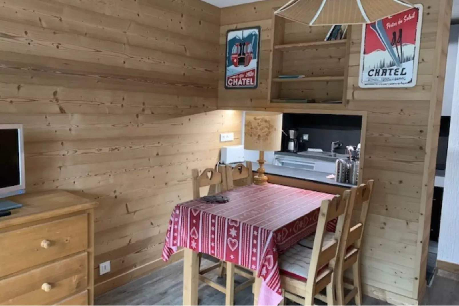 Croix de Savoie CX22 CENTER & VIEW 2 Pers.-Dining room