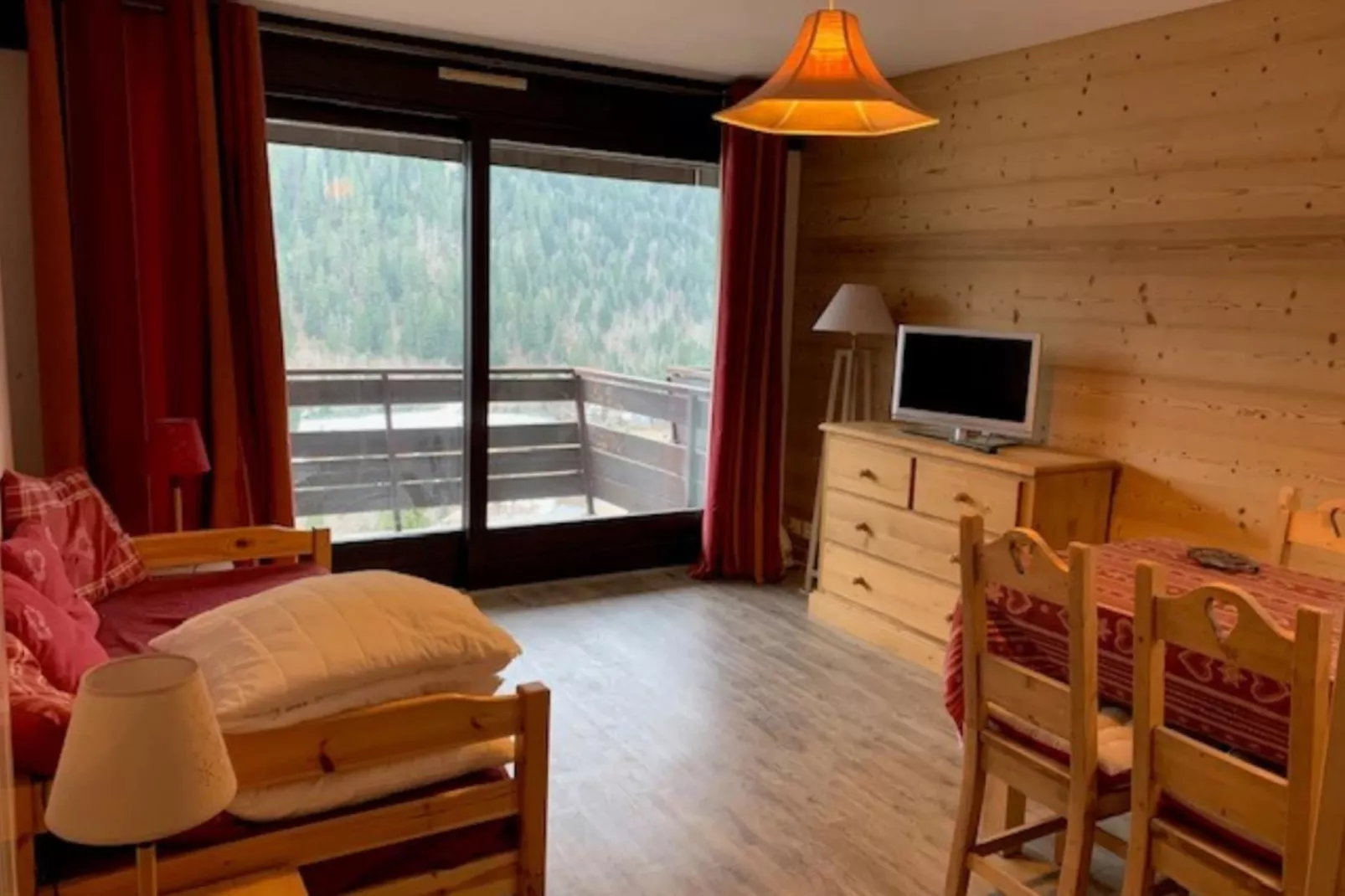 Croix de Savoie CX22 CENTER & VIEW 2 Pers.-Living room