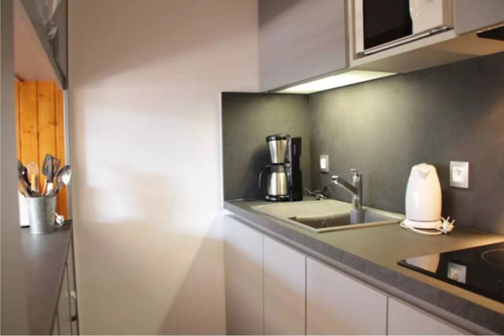 Croix de Savoie CX22 CENTER & VIEW 2 Pers.-Kitchen