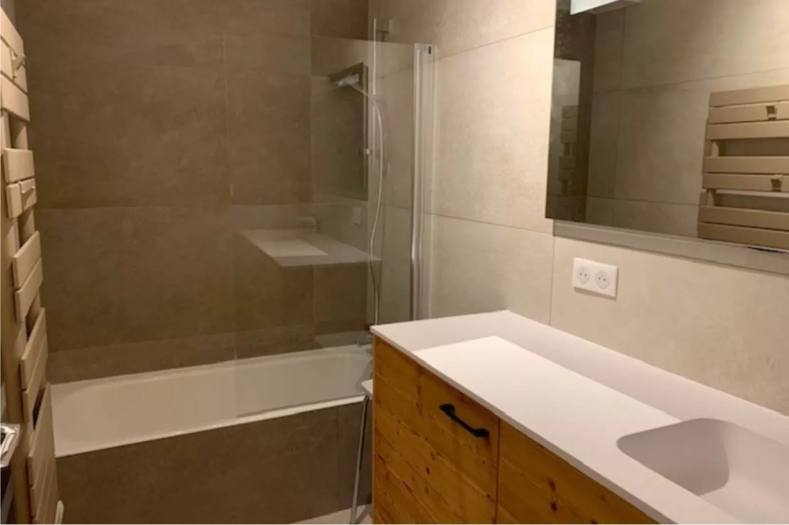 Croix de Savoie CX22 CENTER & VIEW 2 Pers.-Bathroom