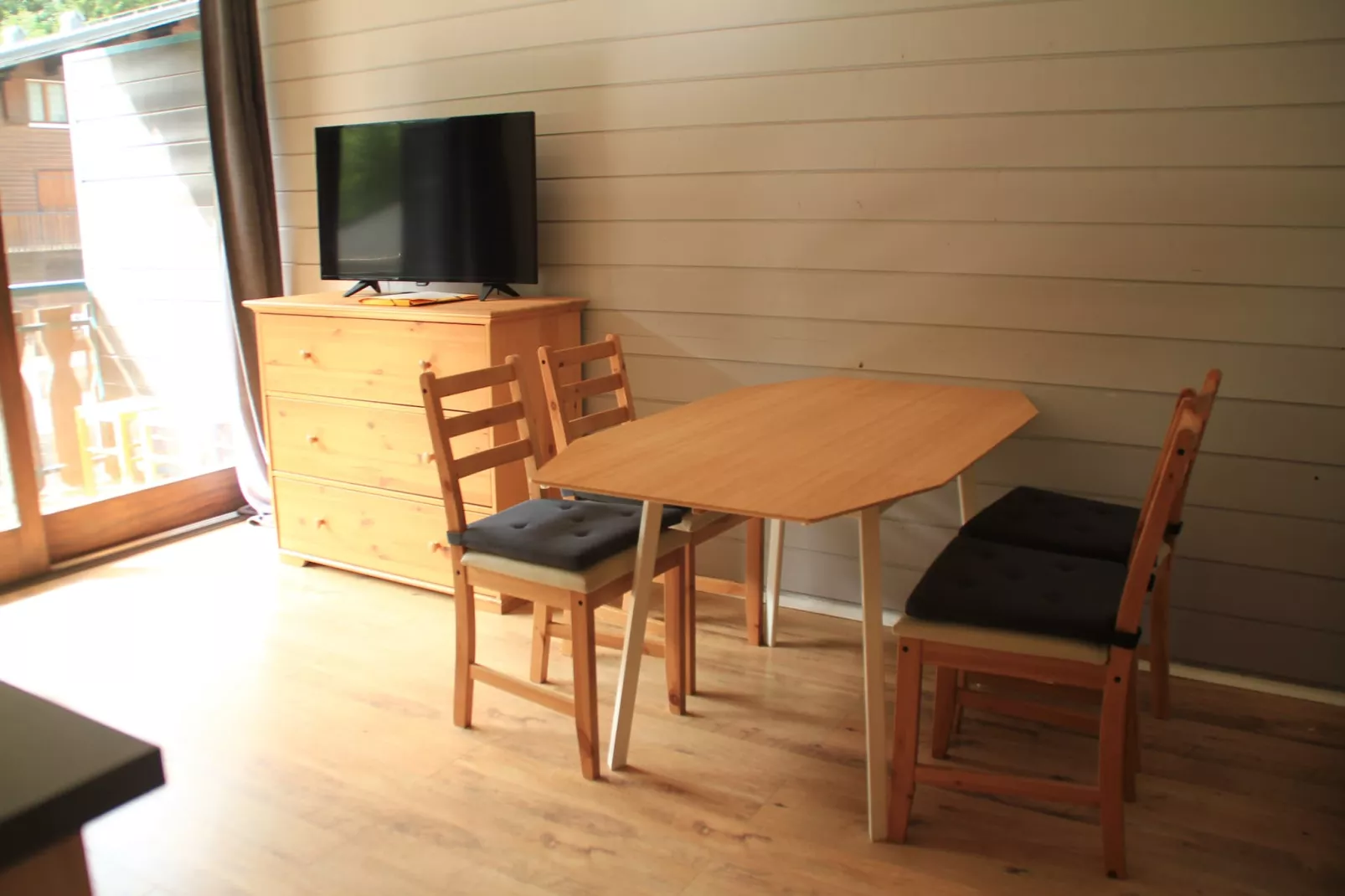 Moulin ML282 COSY & TELECABINE 4 pers.-Dining room