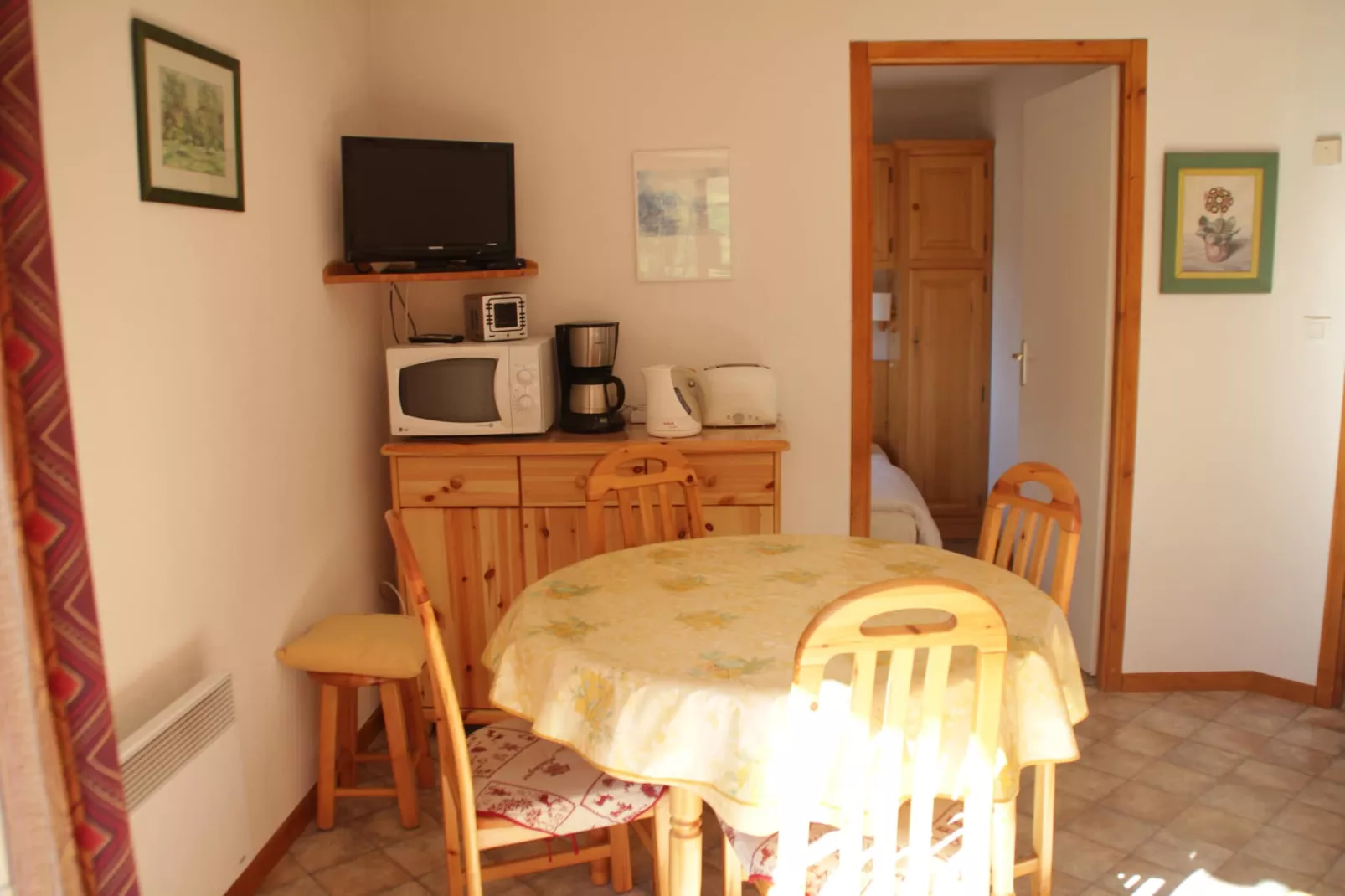 Orchidée OD8 NATURE & TELECABINE 4 pers.-Dining room