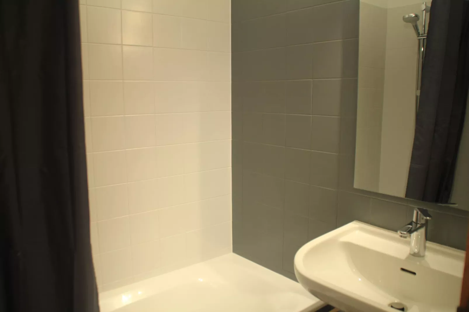 TARTIFLES TF11 NATURE & MOUNTAIN 4 Pers.-Bathroom