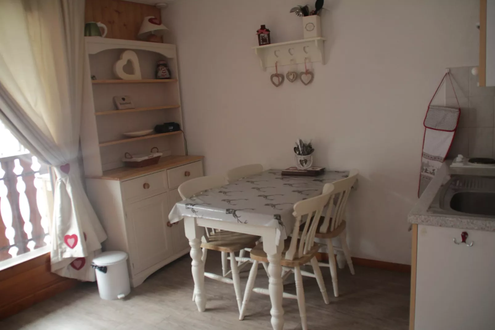Orchidée OD5 NATURE & TELECABINE 4 pers.-Dining room