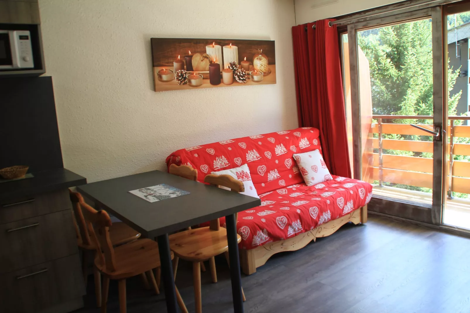 Portes Du Soleil PSA47 TELECABINE & MOUNTAIN 4 Per-Living room