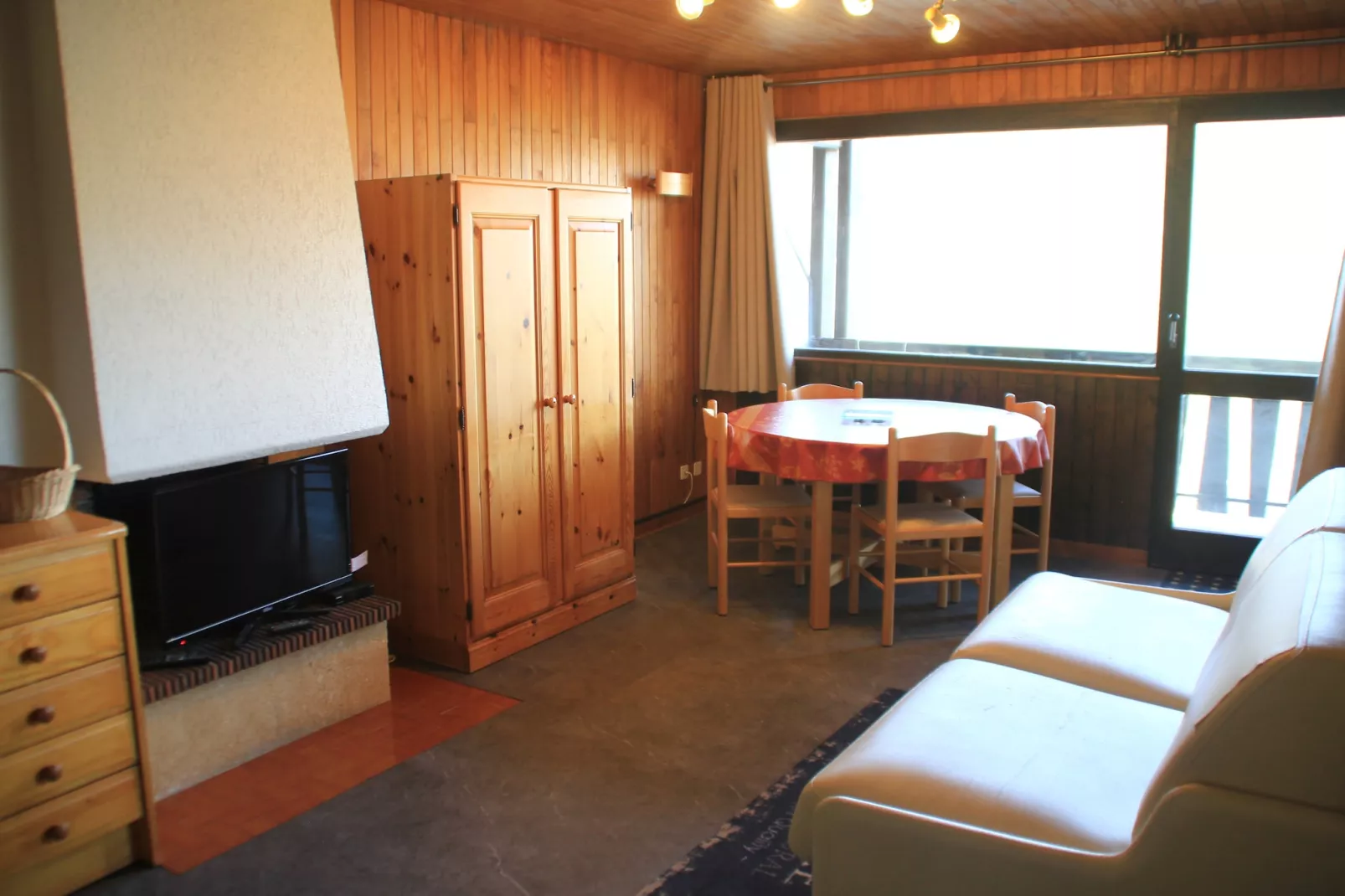 Rhododendrons RD501 CENTER & TELECABINE 4 Pers.-Living room