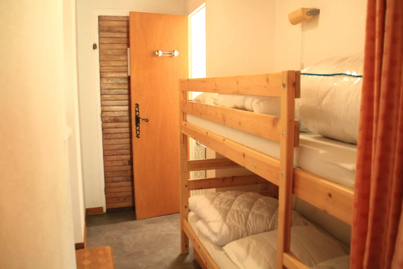 Rhododendrons RD501 CENTER & TELECABINE 4 Pers.-Bedroom