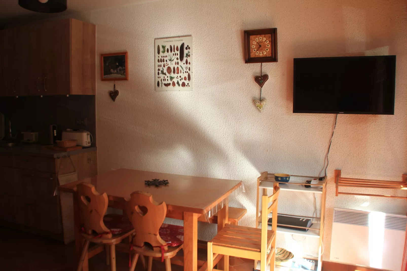 Portes Du Soleil PSB196 TELECABINE & MOUNTAIN 4 Pe-Dining room