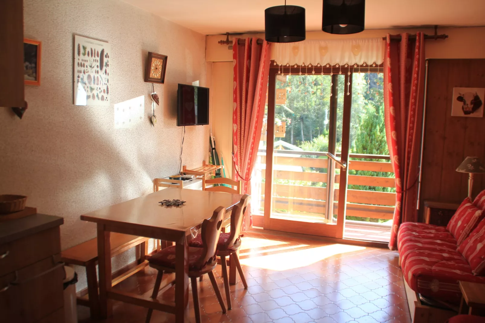 Portes Du Soleil PSB196 TELECABINE & MOUNTAIN 4 Pe-Living room