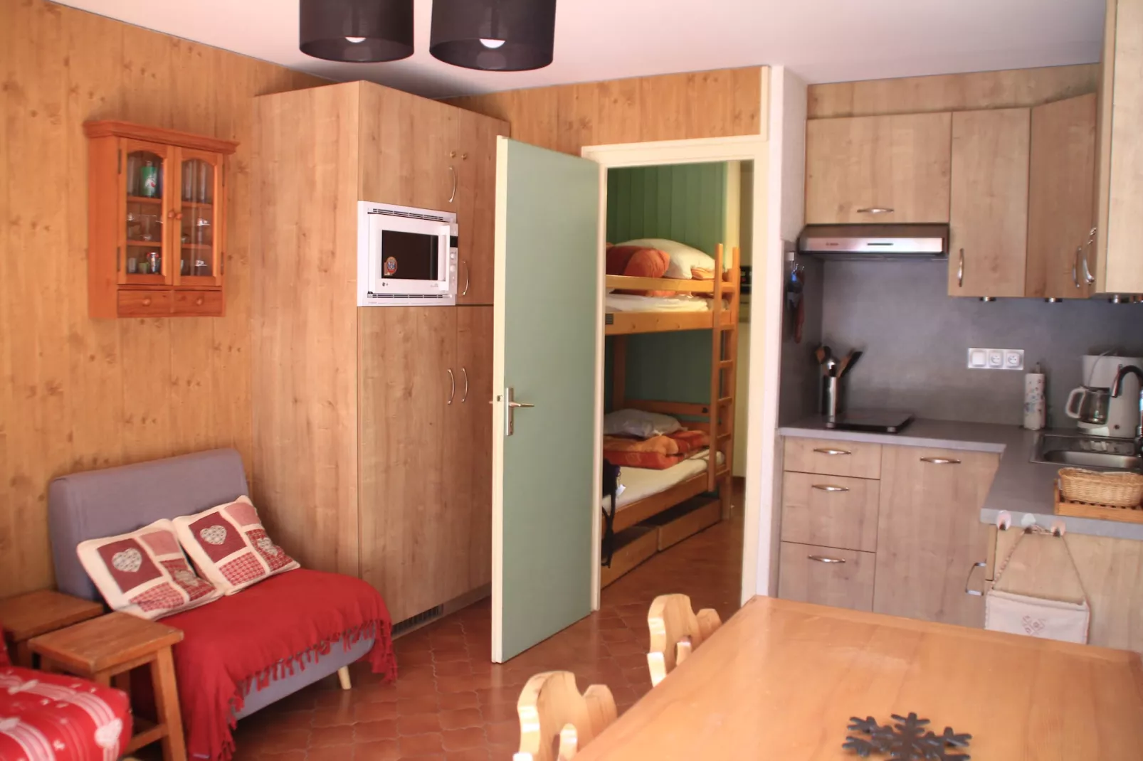 Portes Du Soleil PSB196 TELECABINE & MOUNTAIN 4 Pe-Kitchen
