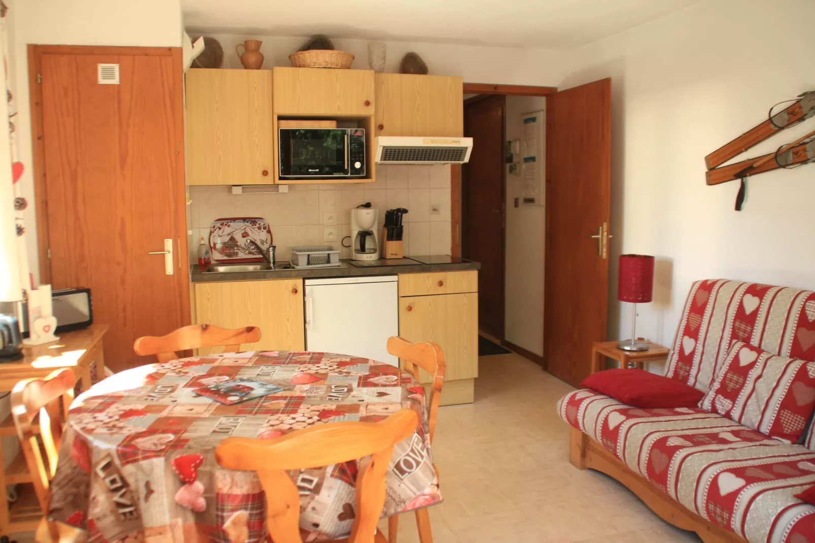 Perthuis PTD8 TELECABINE & MOUNTAIN 5 pers.-Living room