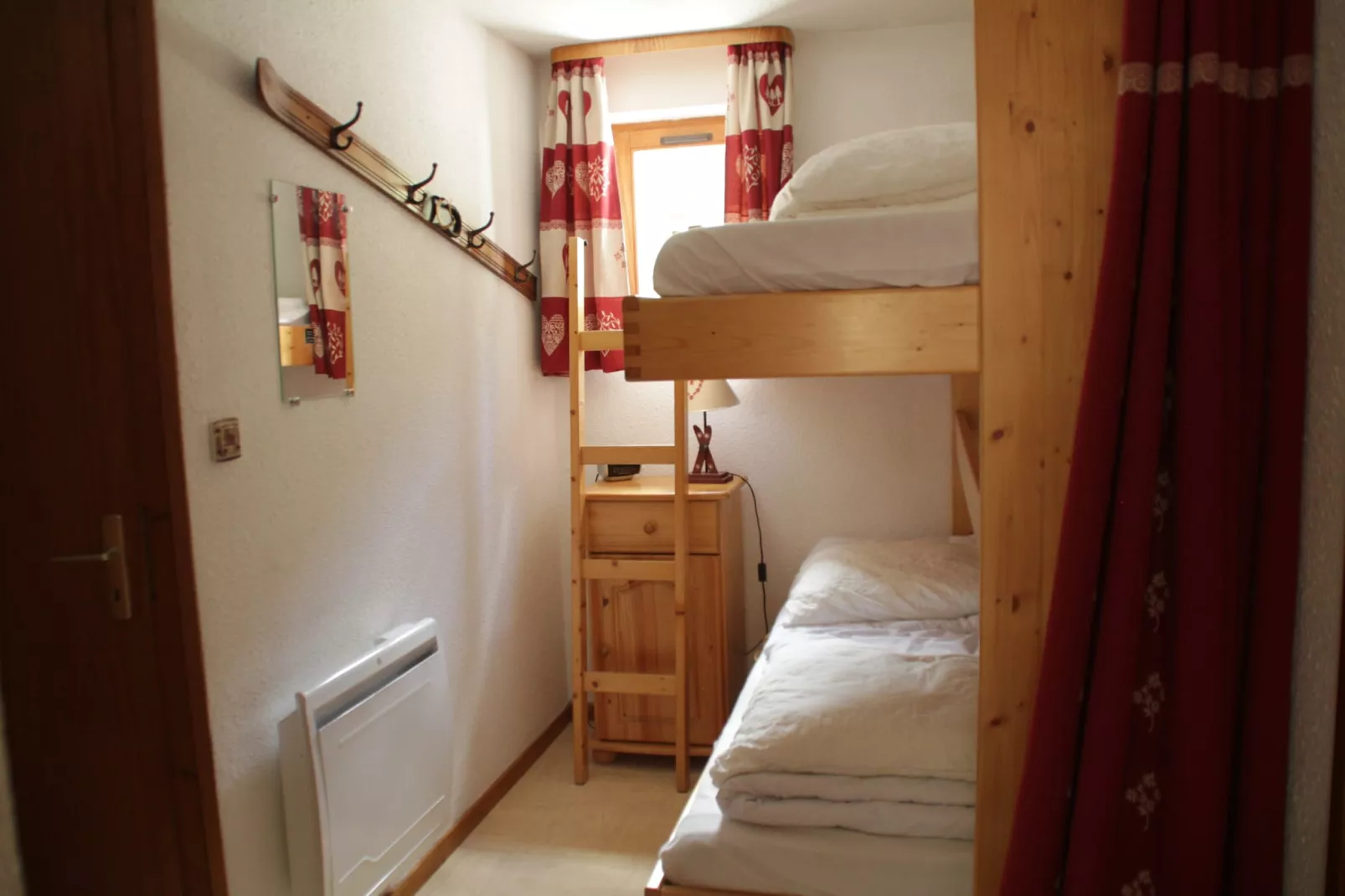 Perthuis PTD8 TELECABINE & MOUNTAIN 5 pers.-Bedroom