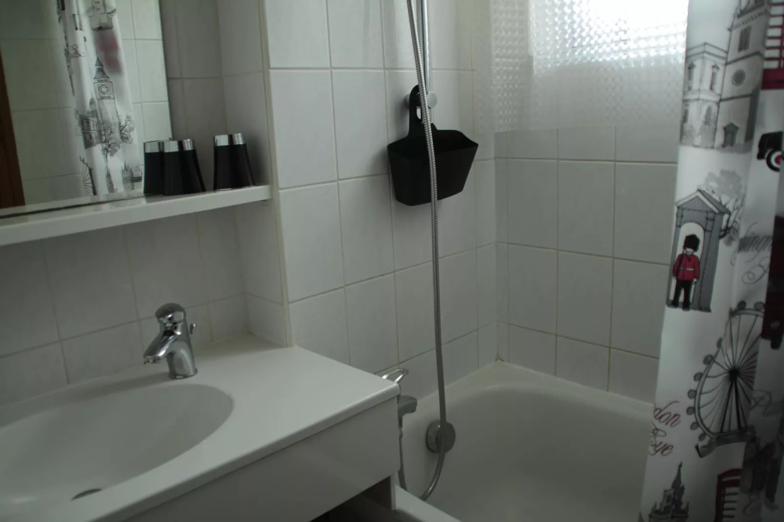 Perthuis PTD8 TELECABINE & MOUNTAIN 5 pers.-Bathroom