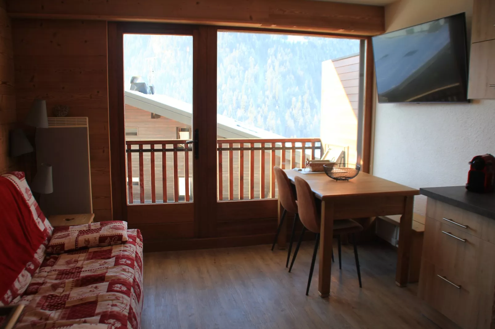 Joran JR6 MOUNTAIN & NATURE 4 Pers.-Living room