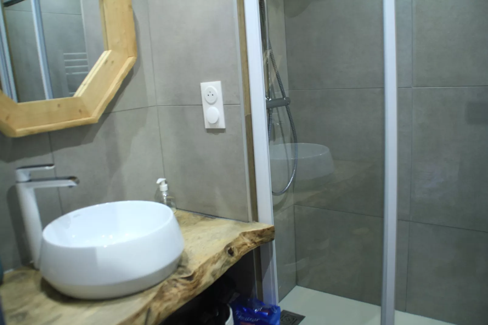 Joran JR6 MOUNTAIN & NATURE 4 Pers.-Bathroom