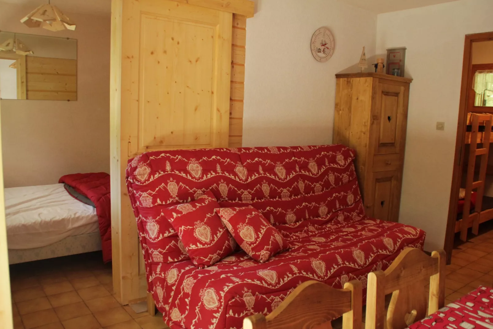 VOINETTES VNB2 TELECABINE & MOUNTAIN 4 Pers.-Living room