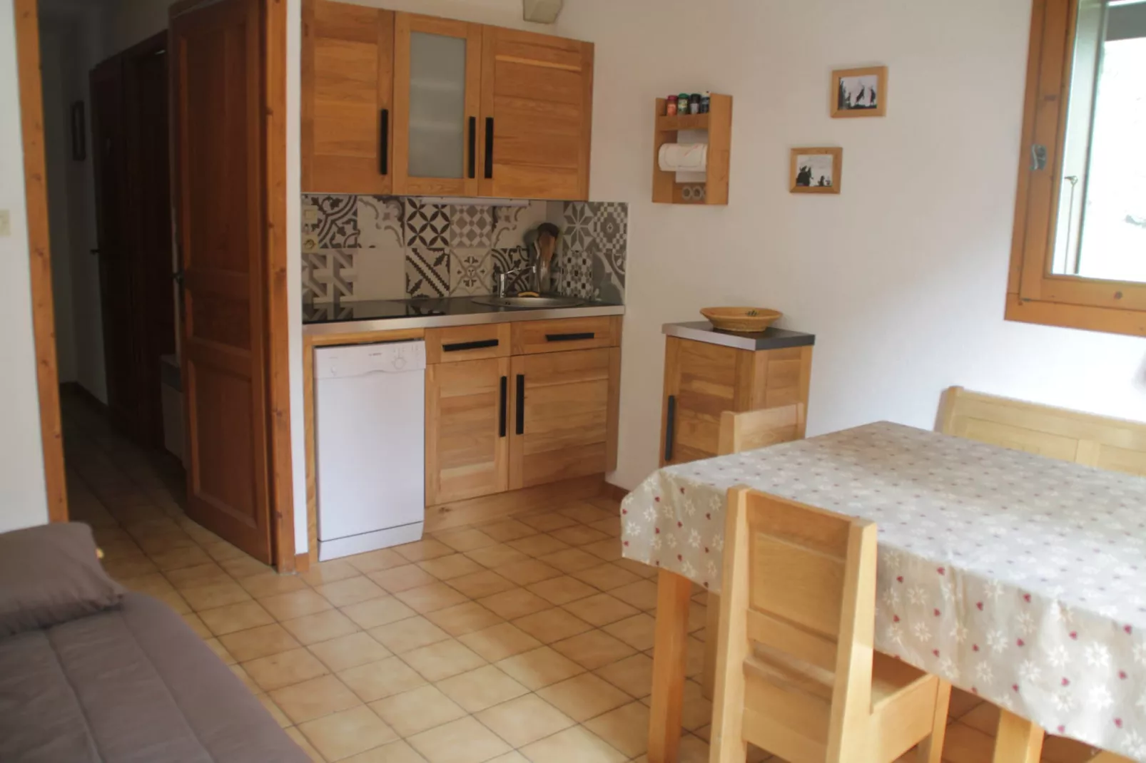 VOINETTES VNB7 TELECABINE & MOUNTAIN 5 Pers.-Kitchen