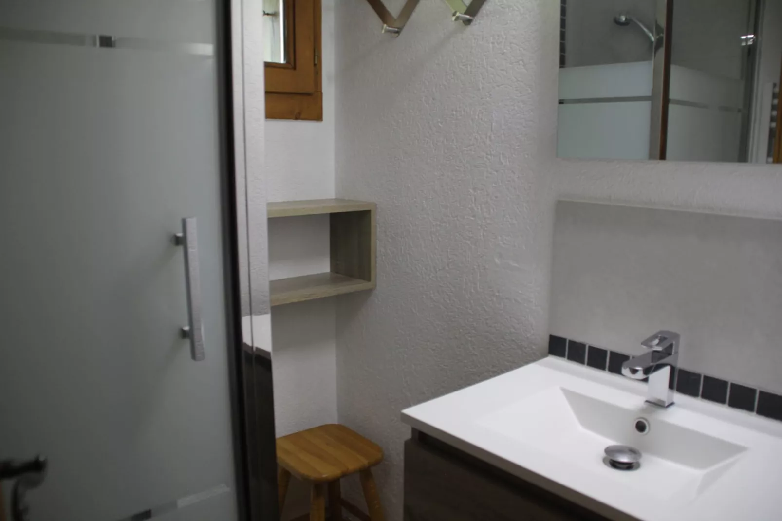 VOINETTES VNB7 TELECABINE & MOUNTAIN 5 Pers.-Bathroom