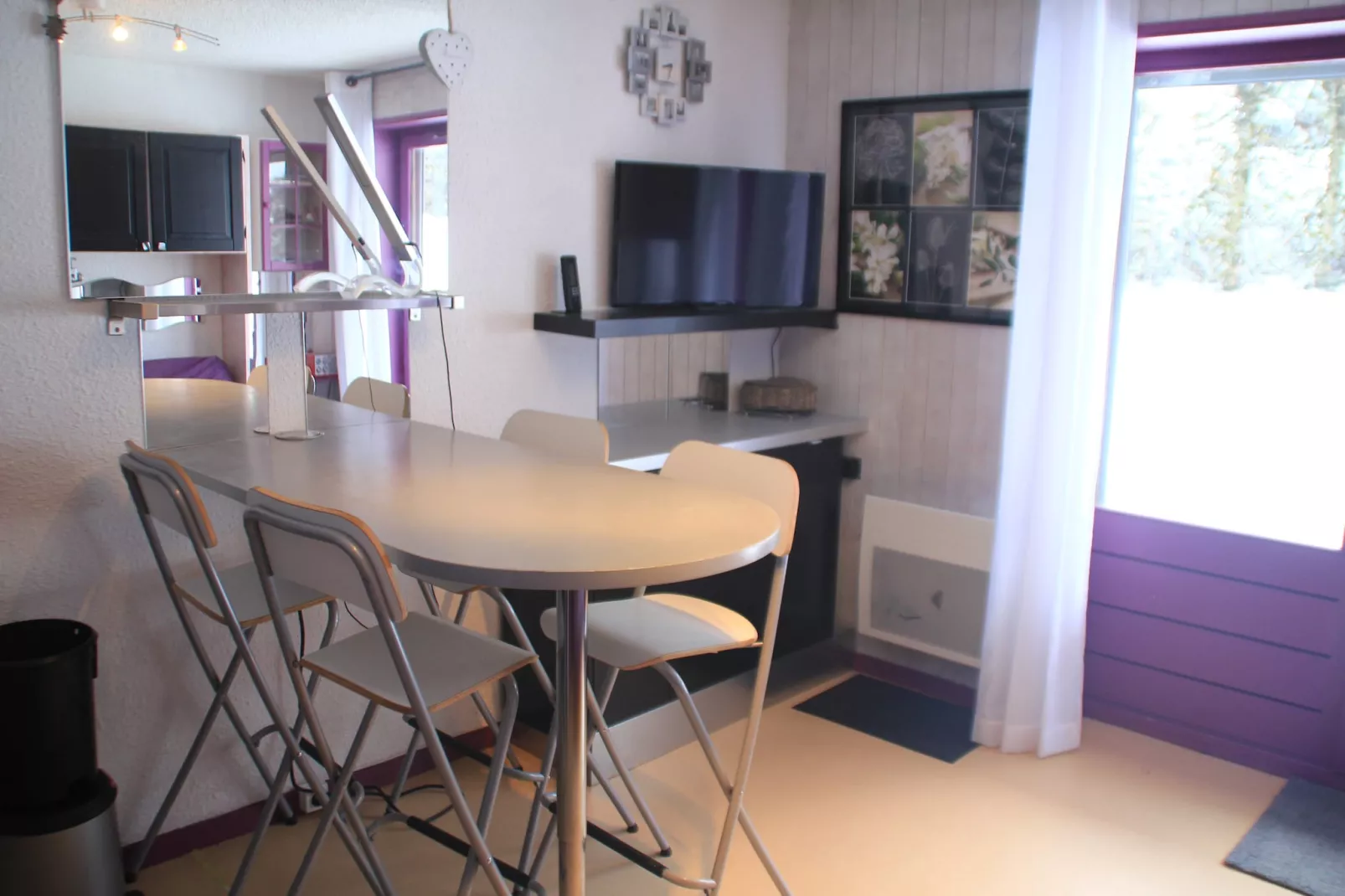 Campanules CP6 TELECABINE & NATURE 4 Pers-Wohnzimmer