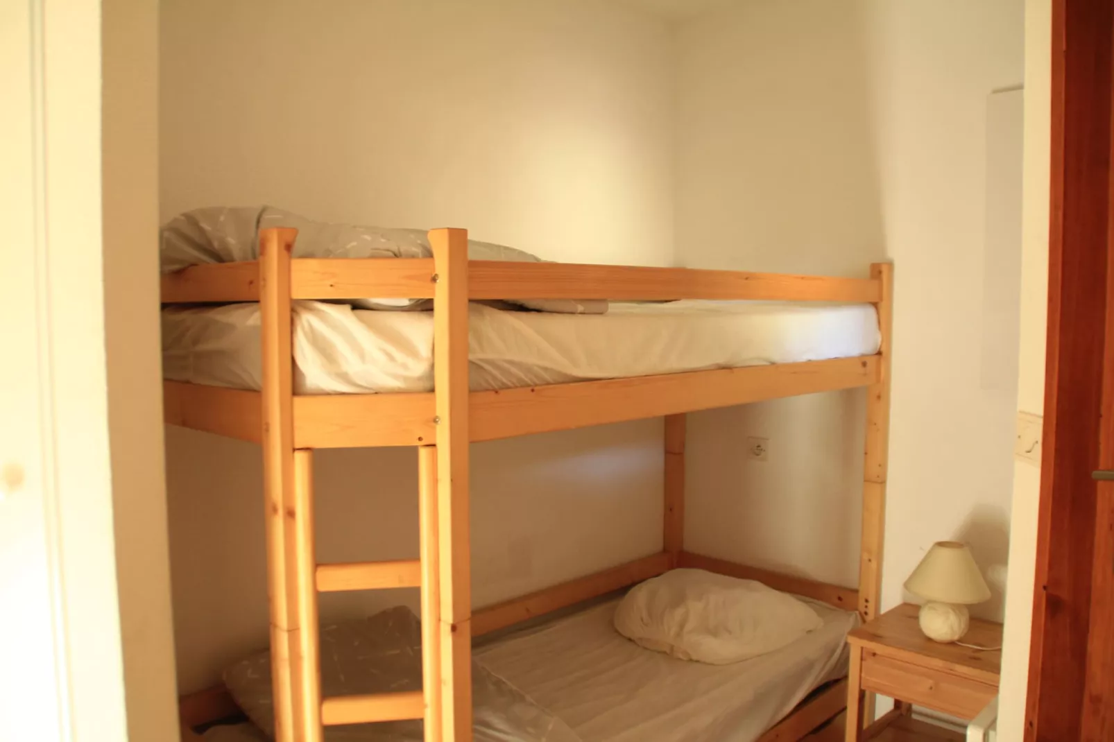 Violettes VL12  TELECABINE & NATURE 4 Pers-Schlafzimmer