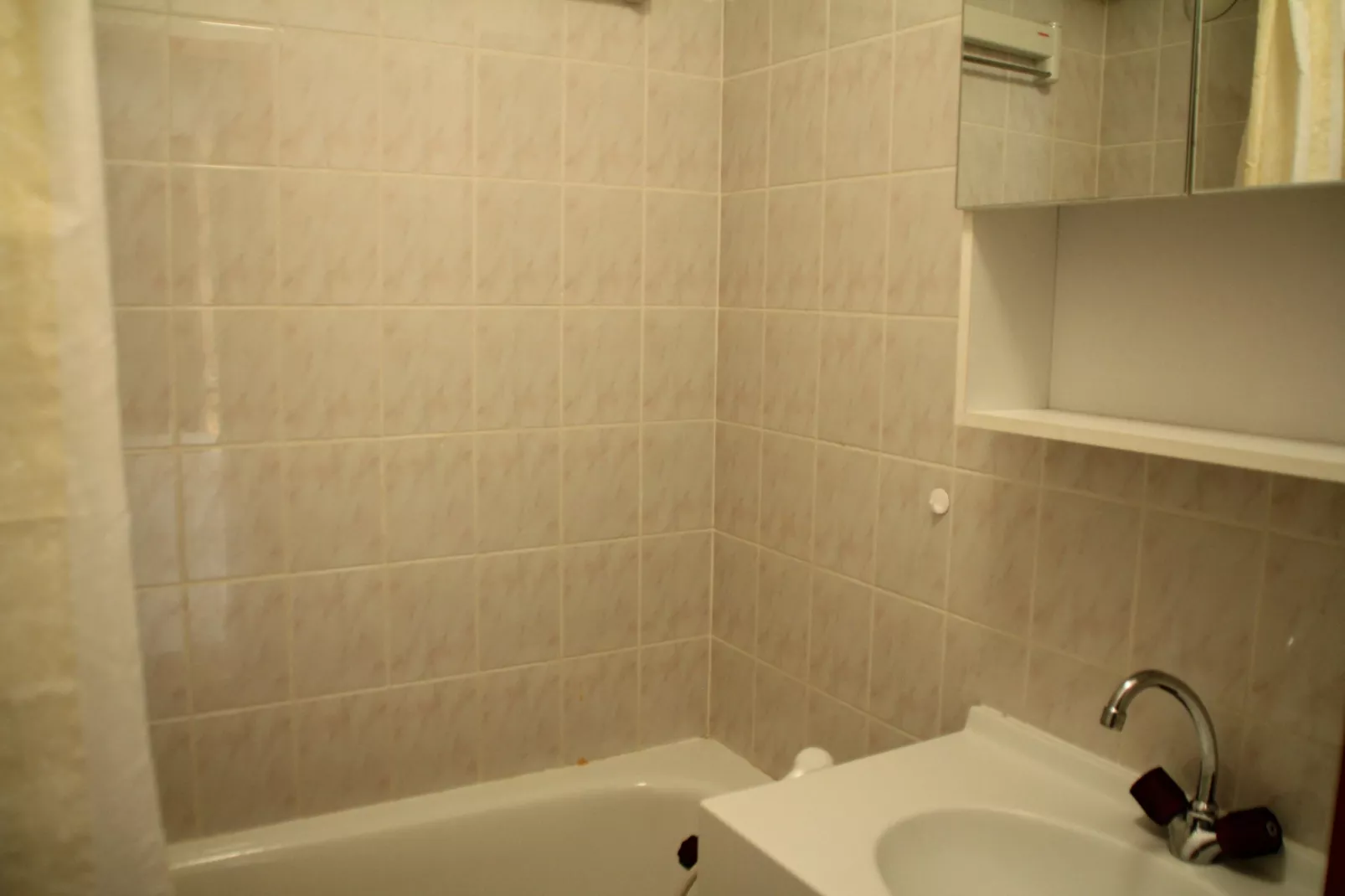 Violettes VL12  TELECABINE & NATURE 4 Pers-Badezimmer