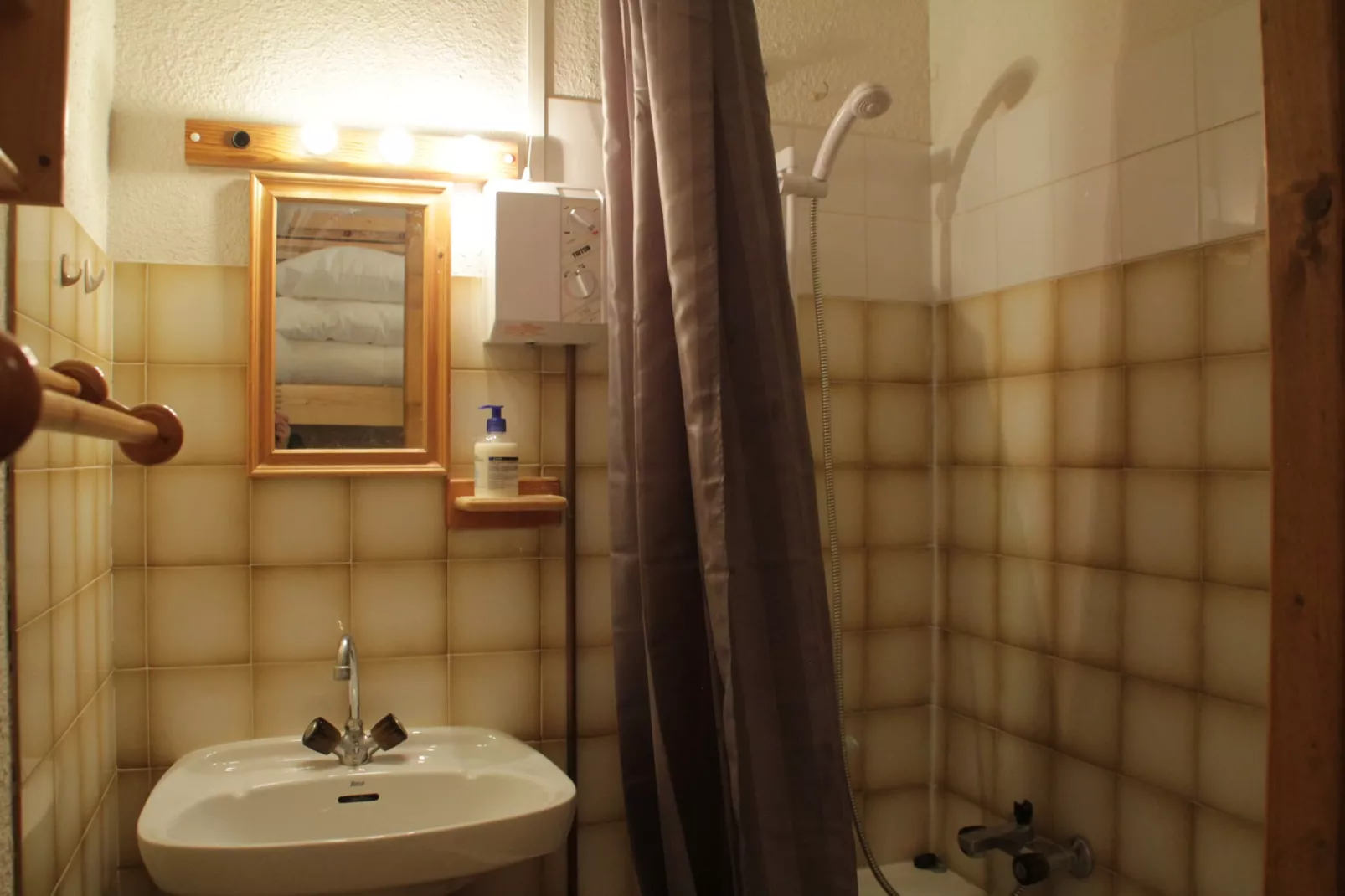Yéti YT17B6 MOUNTAIN & NATURE 4 Pers.-Bathroom