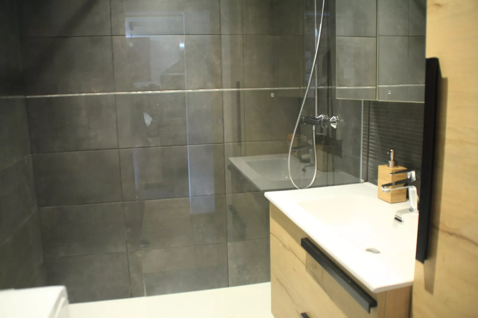 VERONICA VR51 NATURE & MOUNTAIN 6 Pers-Bathroom
