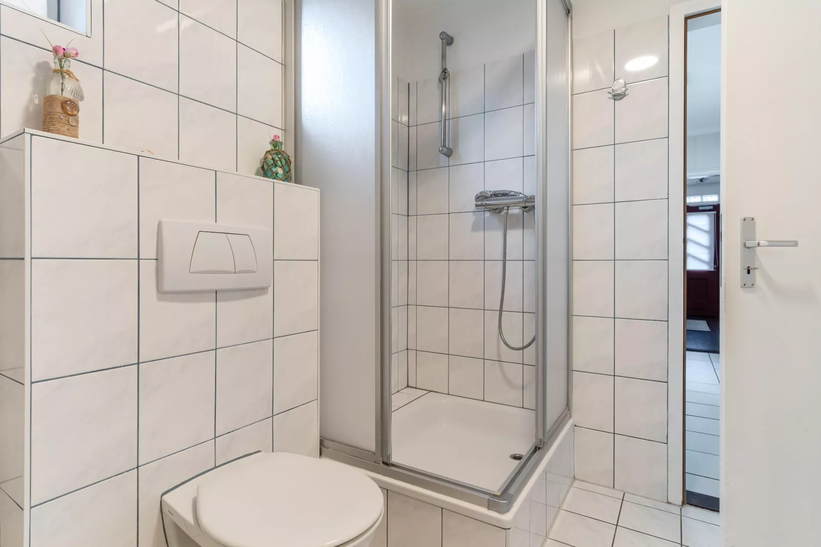 Fewo Leeven-Bathroom