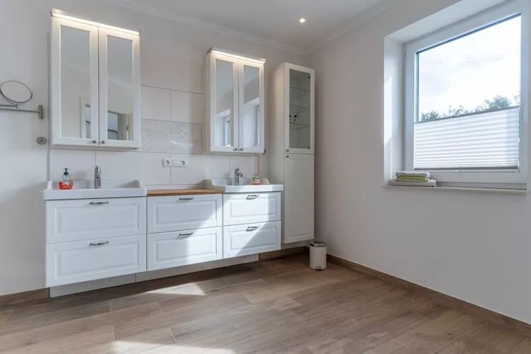 Haus Poller 25-Bathroom