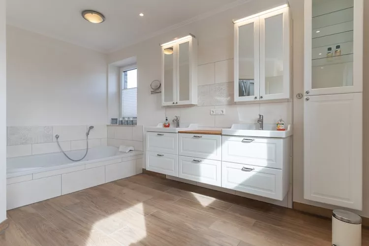 Haus Poller 25-Bathroom