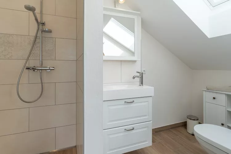 Haus Poller 25-Bathroom