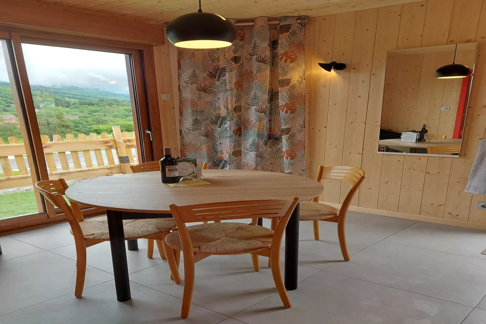 La Coccinelle et Salamandre-Dining room