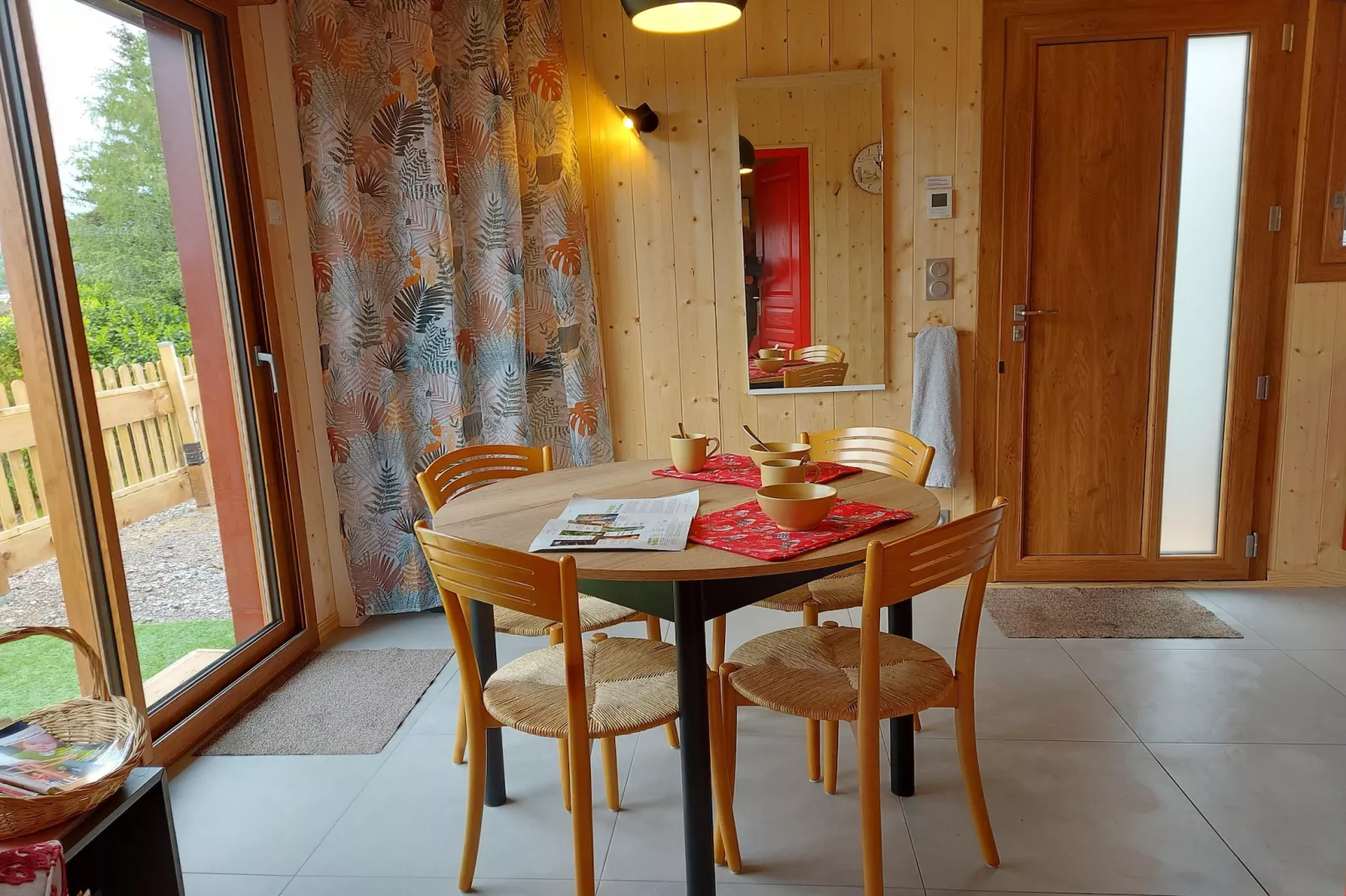 La Coccinelle et Salamandre-Dining room