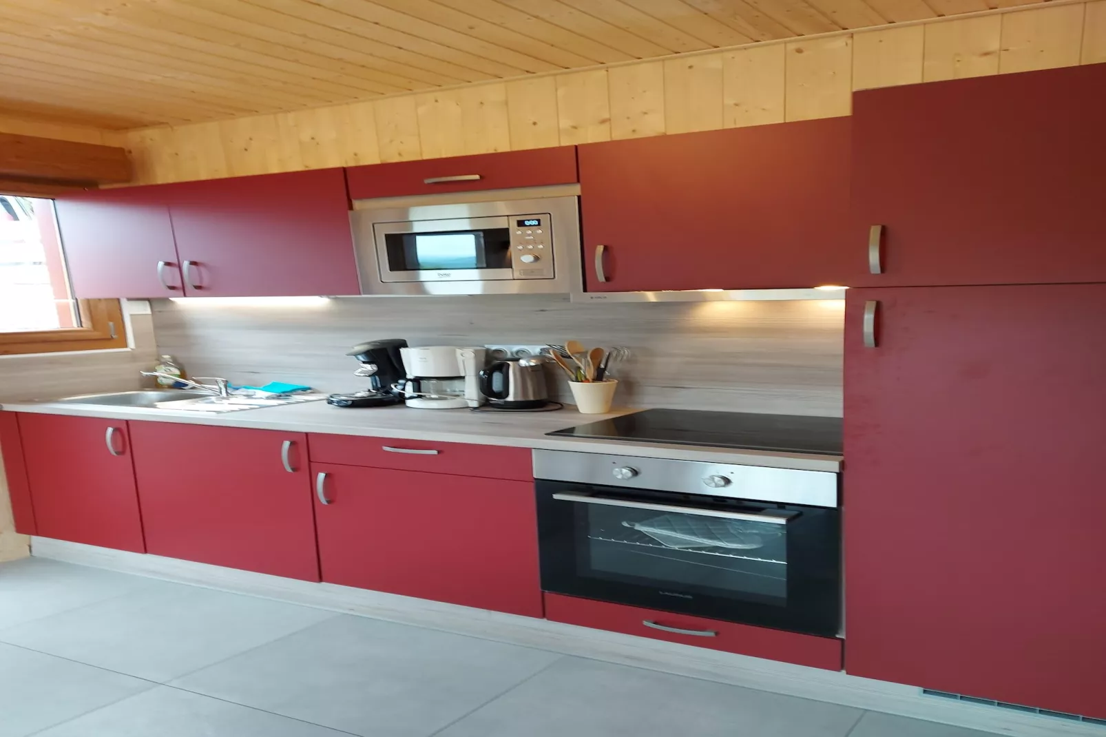 La Coccinelle et Salamandre-Kitchen
