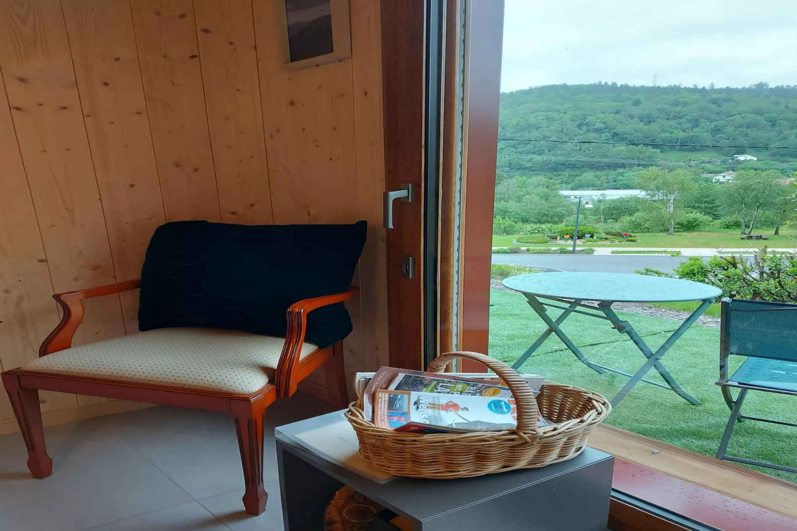 La Coccinelle et Salamandre-View summer