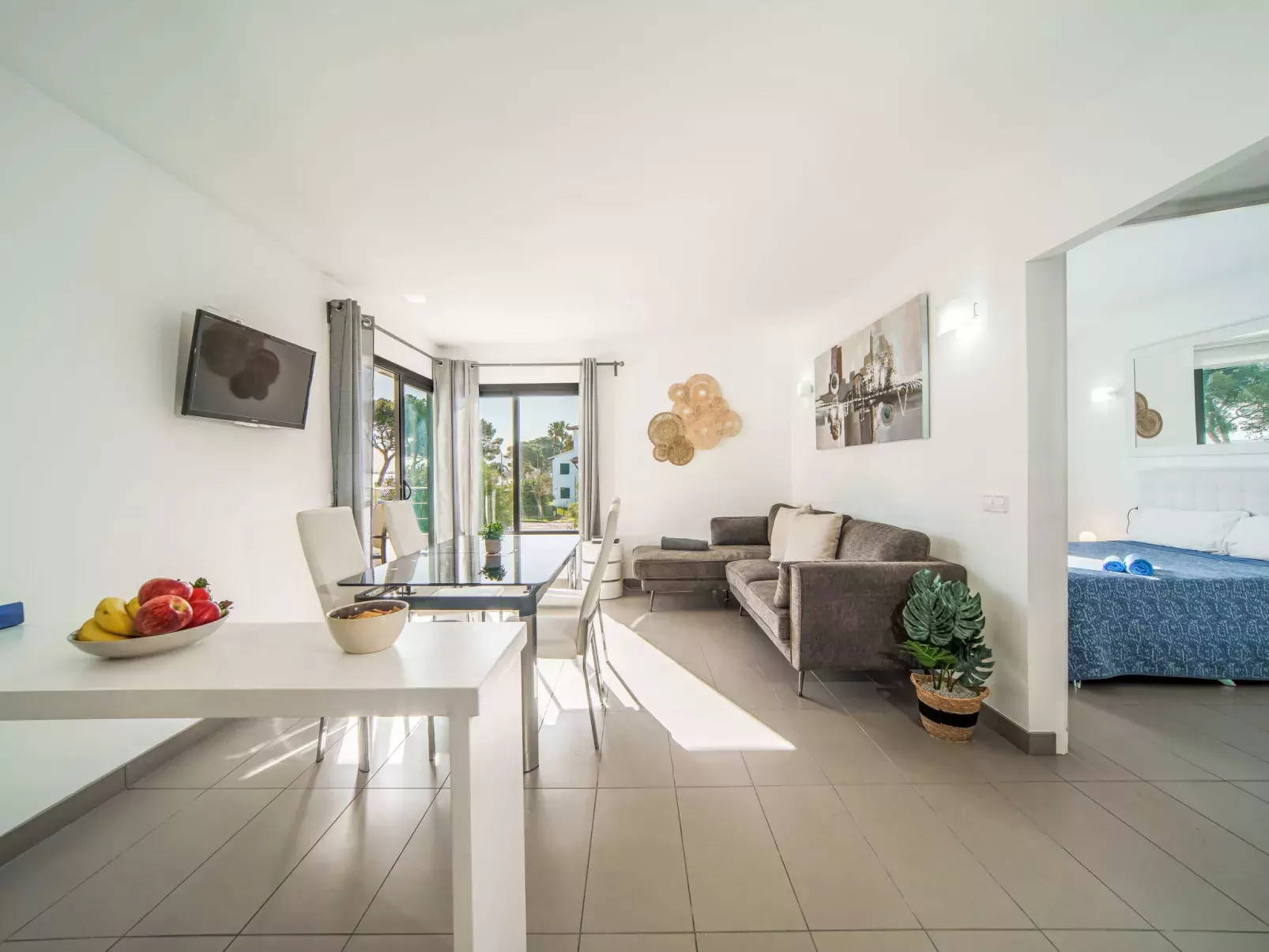 Oratge Beach Views-Inside