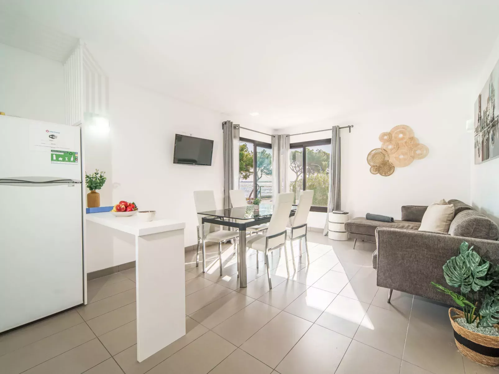 Oratge Beach Views-Inside