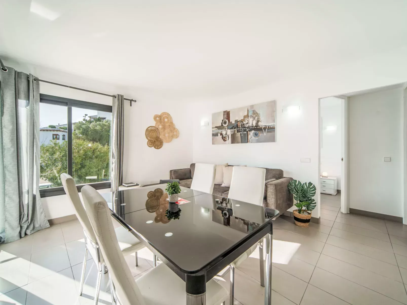 Oratge Beach Views-Inside