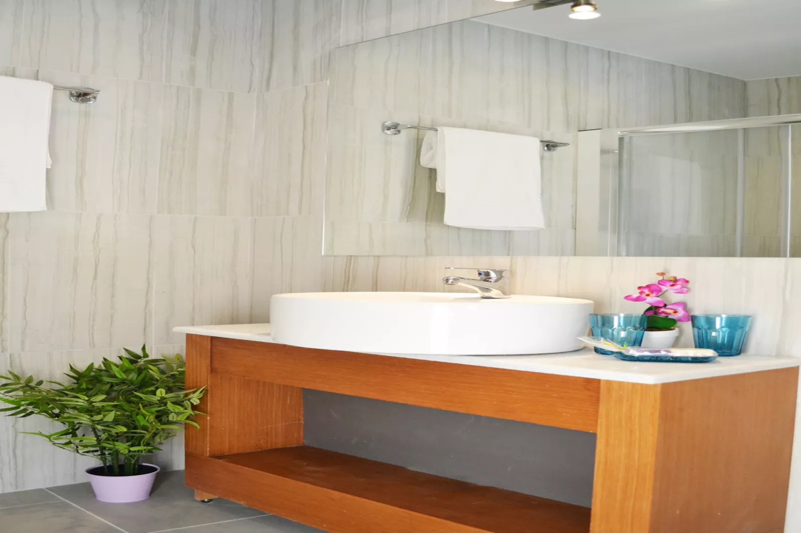 Mare Civitas Unum-Bathroom