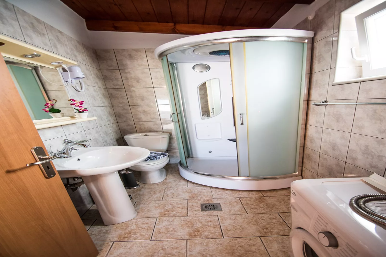 Mare Civitas Penthouse-Bathroom