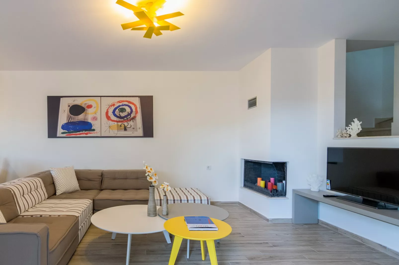 Ilianthos-Living room