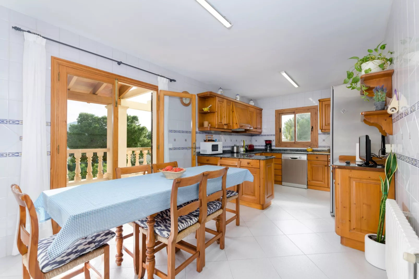 YourHouse Binifat-Dining room