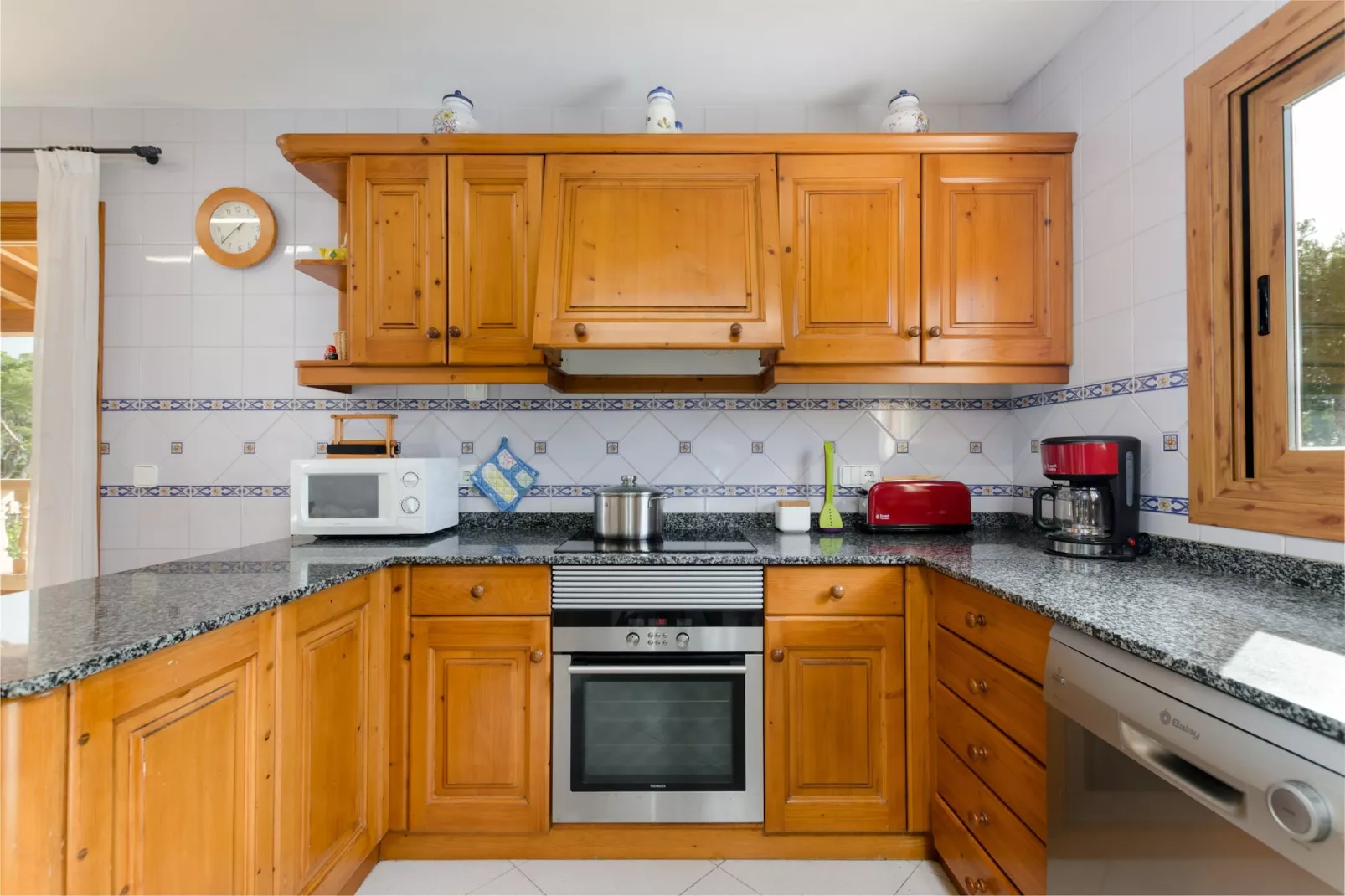 YourHouse Binifat-Kitchen
