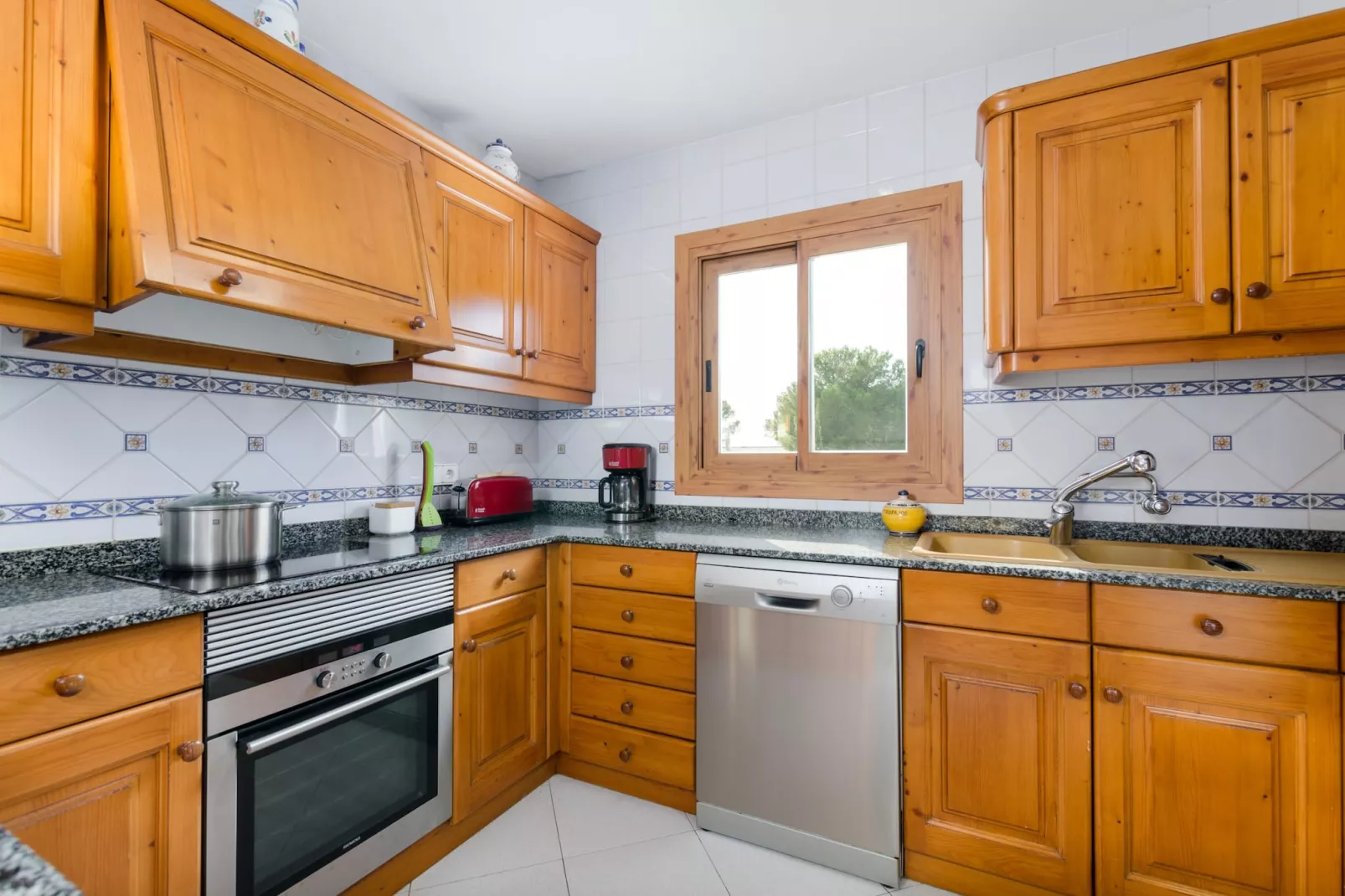 YourHouse Binifat-Kitchen