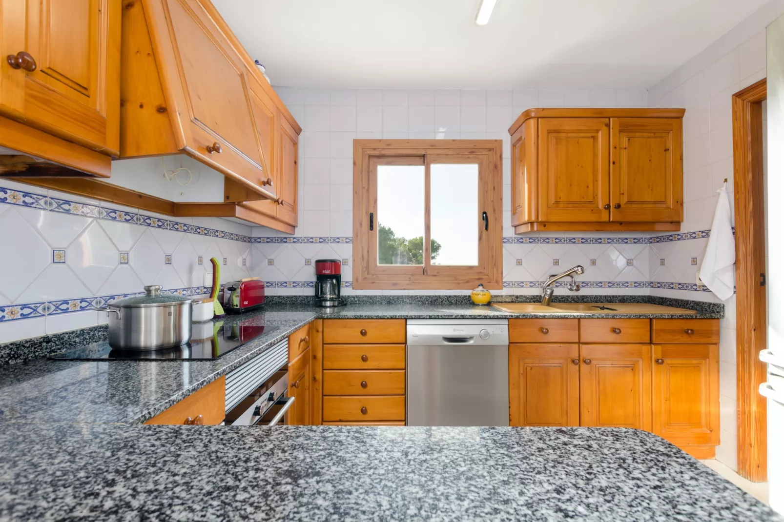 YourHouse Binifat-Kitchen