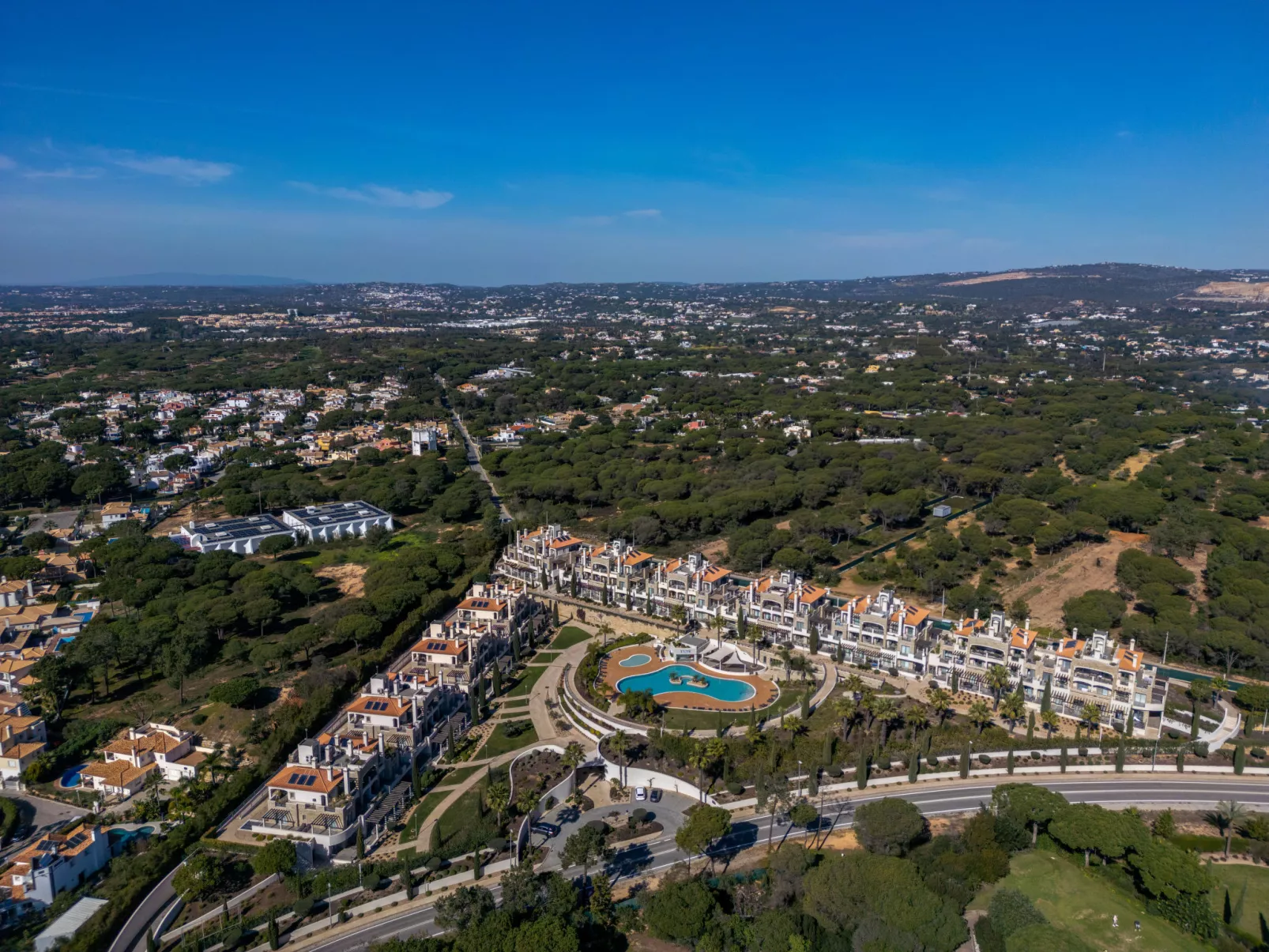Pine Hills Cristal-Outside
