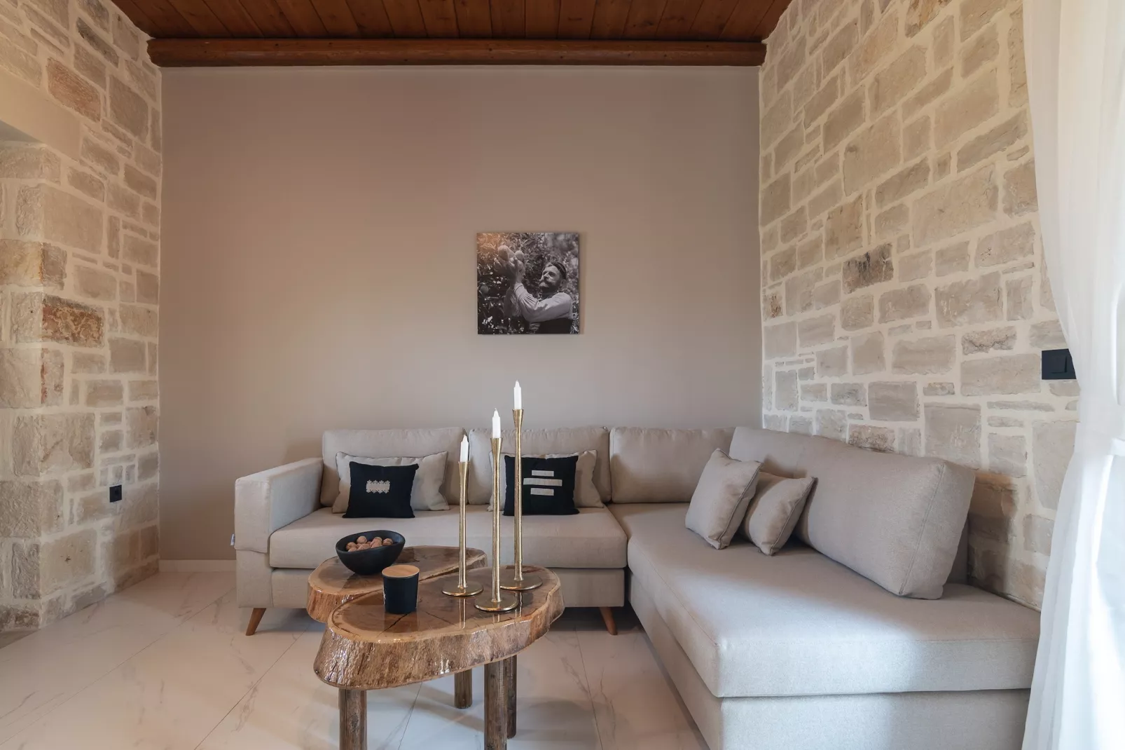 Thyme-Living room