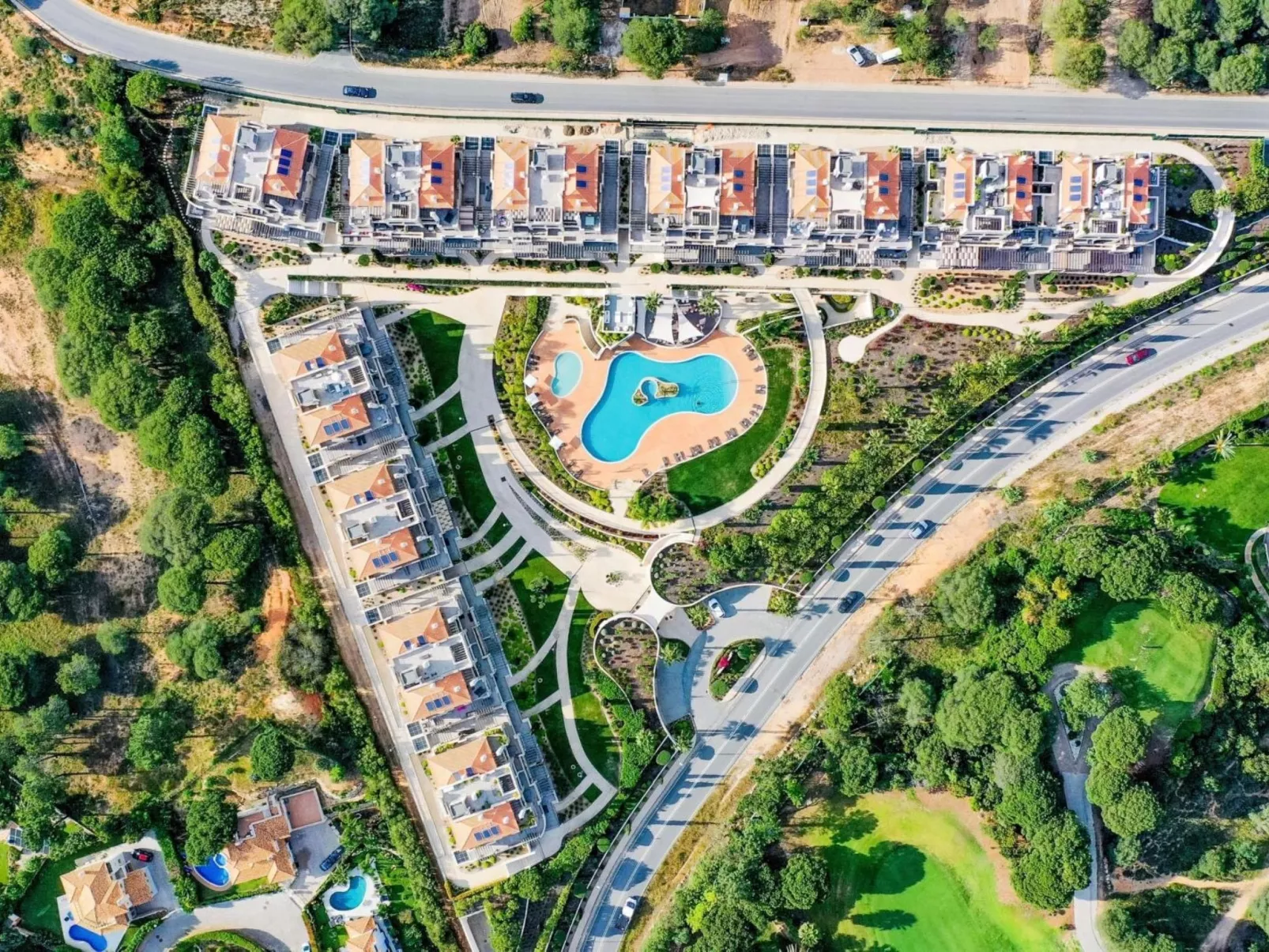 Pine Hills Cristal-Outside