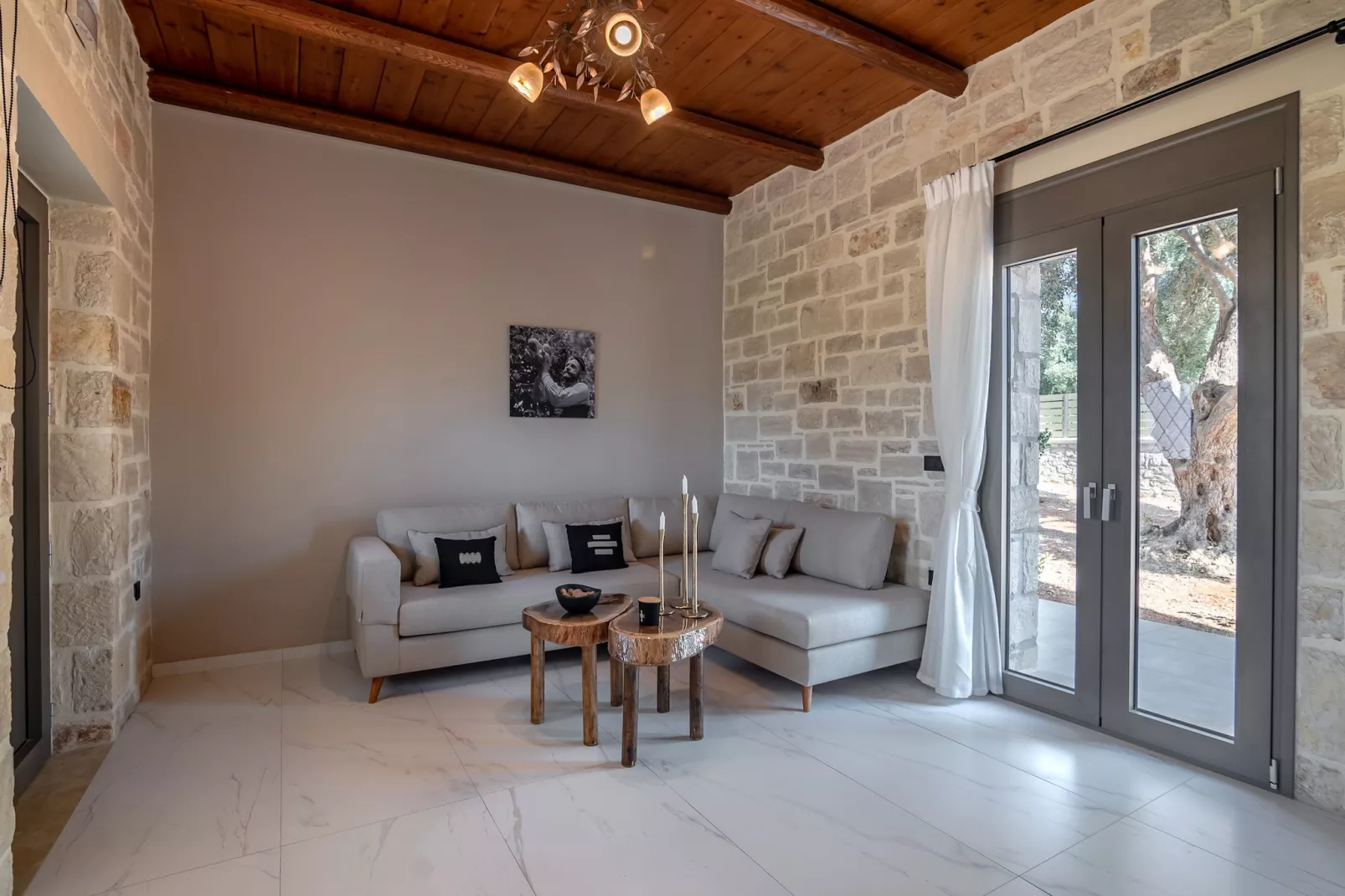 Thyme-Living room