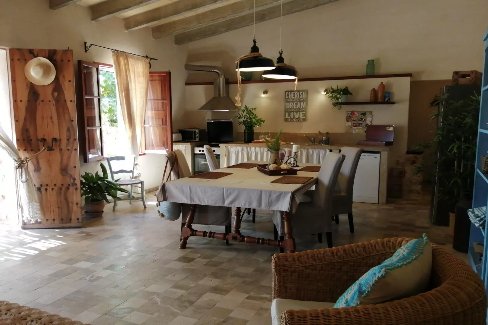 YourHouse Sa Estada-Dining room